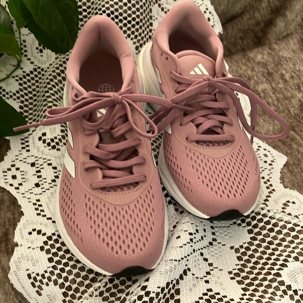 Adidas Supernova
Ladies trainers